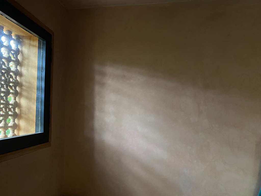 Warm polished Tadelakt wall finish with soft natural light